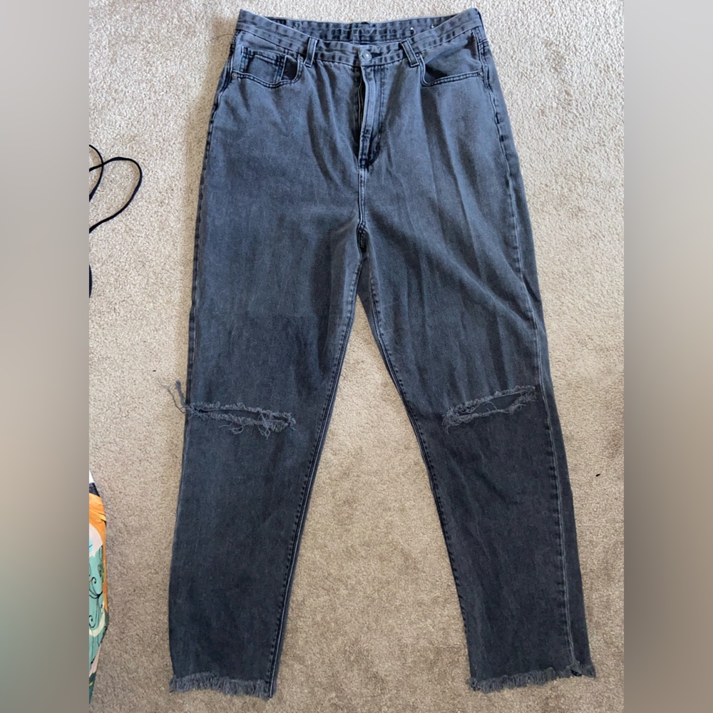 Black ripped mom jeans American Eagle size 14 tall!